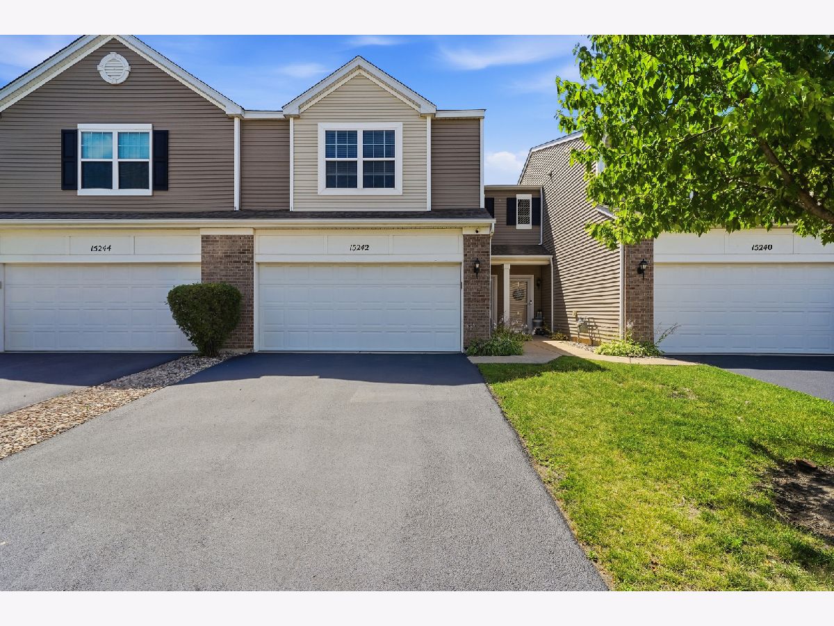 Townhomes & Homes For Sale Brookstone Springs Manhattan Illinois, 15242 Kenmare Circle