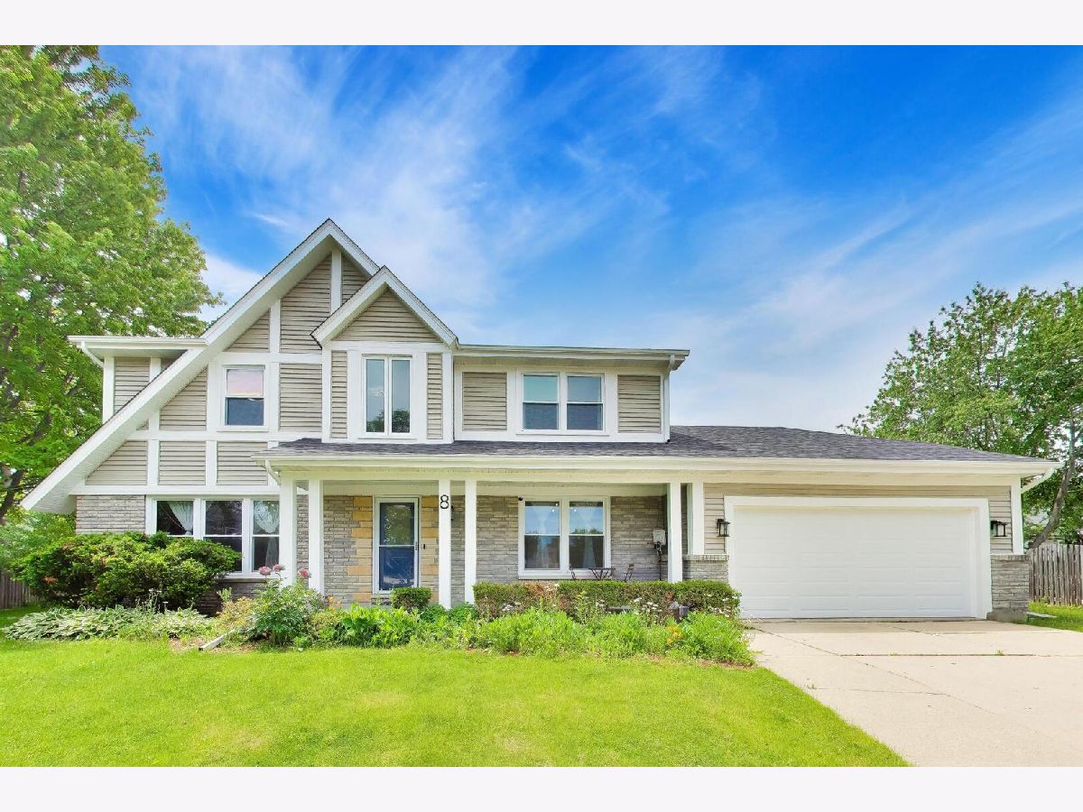 Homes & Condos & Townhomes For Sale Cambridge West Mundelein Illinois, 8 Hampton Court