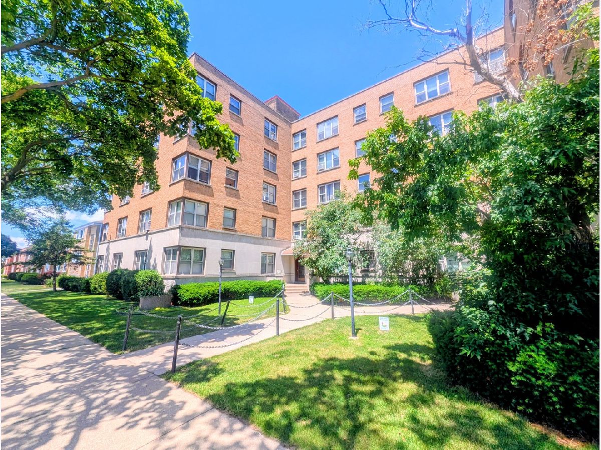  For Sale Chicago Illinois, 2610 Balmoral Avenue