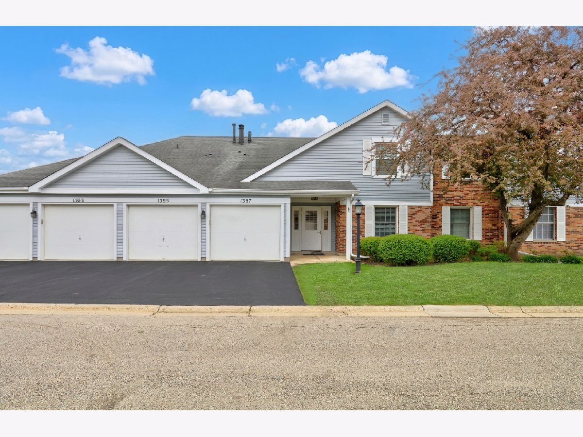  For Sale Gurnee Illinois, 1395 Stratford Drive