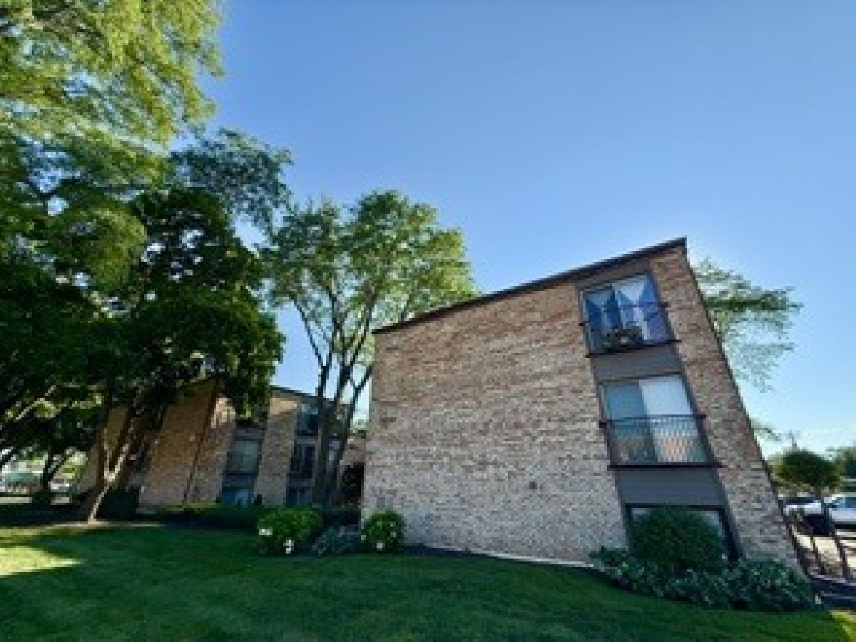 Condominiums For Sale Cherry Lane Northbrook Illinois, 1930 Cherry Lane