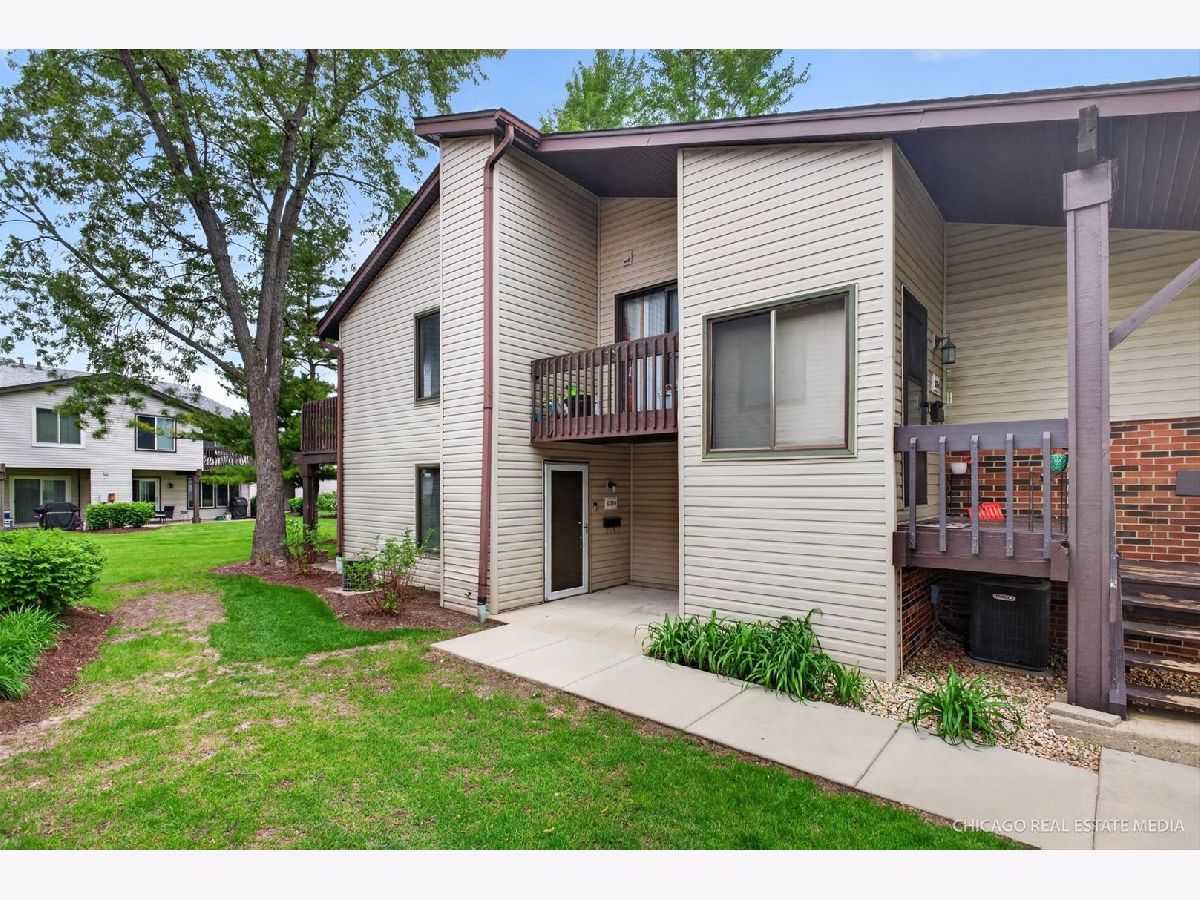 Townhomes & Condos For Sale Larkspur Hanover Park Illinois, 1326 Kingsbury Drive