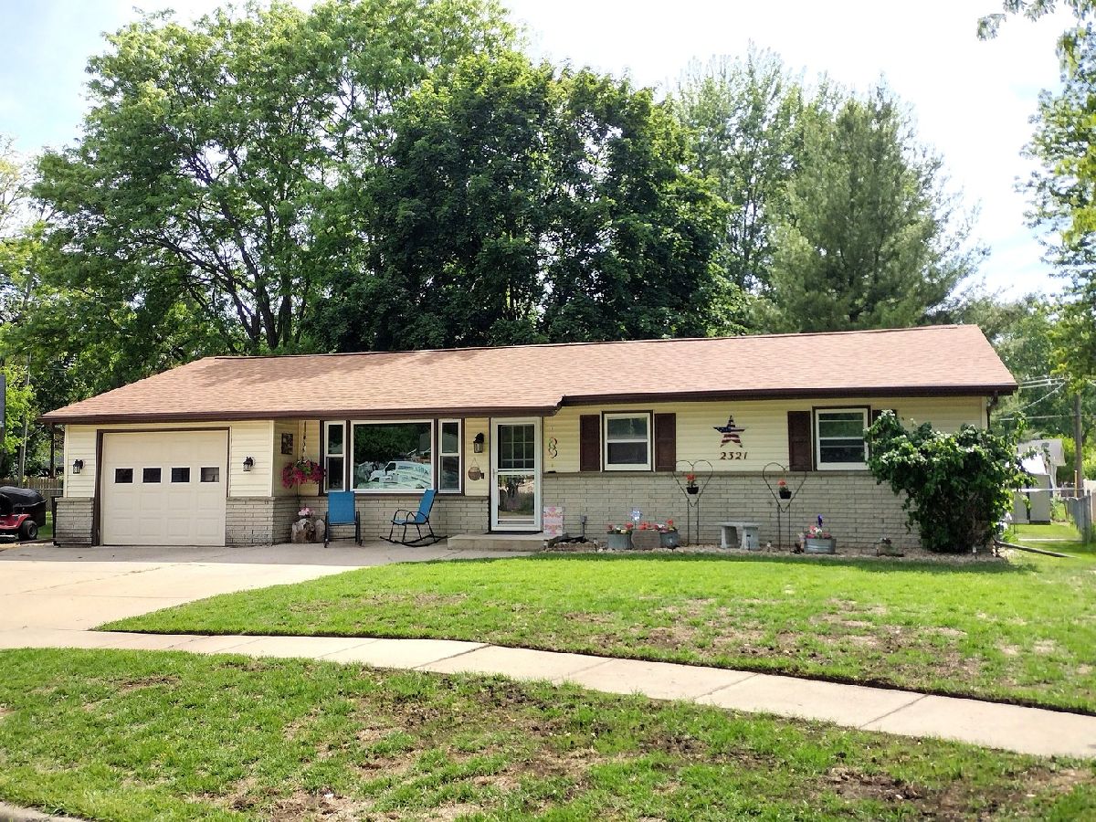  For Sale Loves Park Illinois, 2321 Devon Court