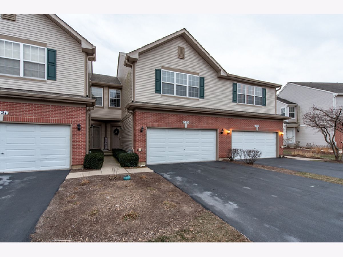 Townhomes For Sale Fairfield Lakes Round Lake Illinois, 1323 Crane View Court