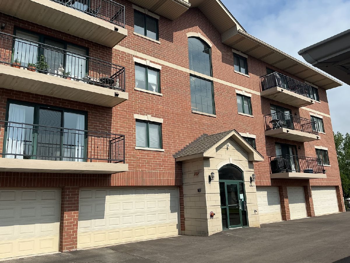 Condominiums & Homes For Sale Forest Trails Oak Forest Illinois, 6840 Winding Trail