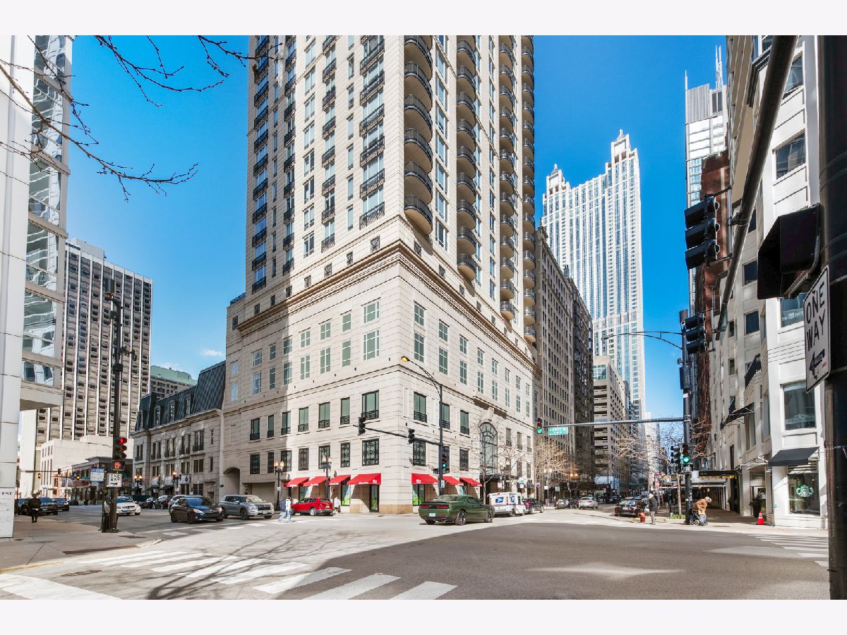  For Sale Chicago Illinois, 10 Delaware Place