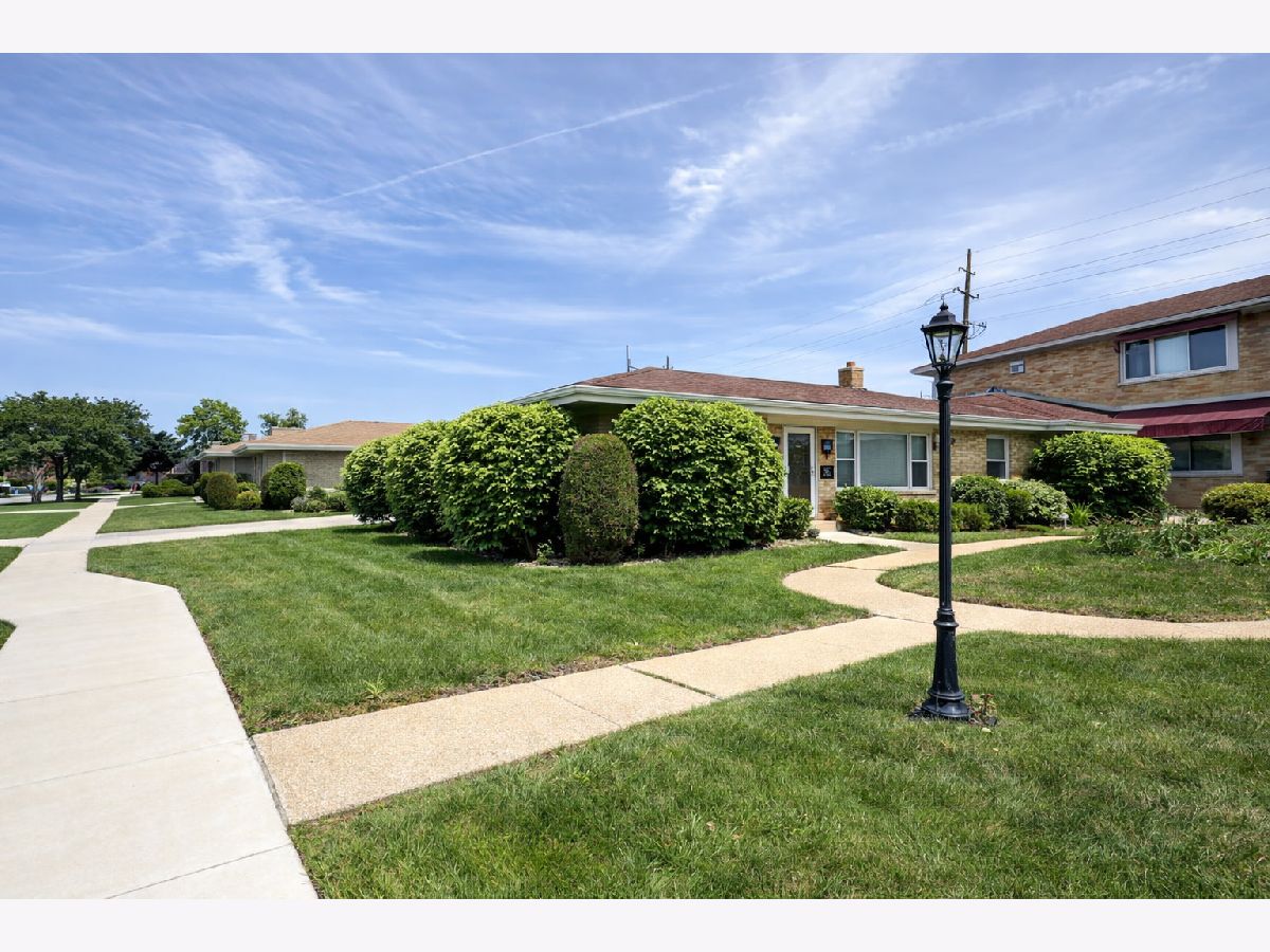  For Sale Westchester Illinois, 1547 Balmoral Avenue