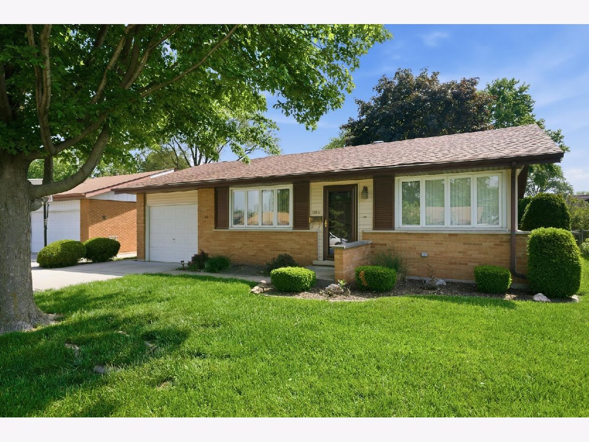  For Sale Crestwood Illinois, 12841 Terrace Lane