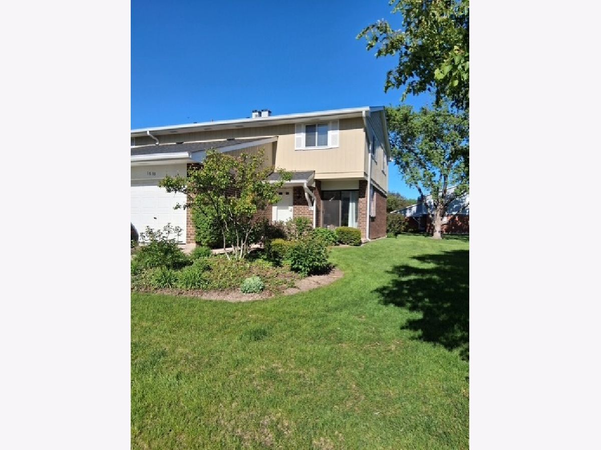 Condos & Townhomes & Homes For Rent Briarcliffe Knolls Wheaton Illinois, 1633 Leytonstone