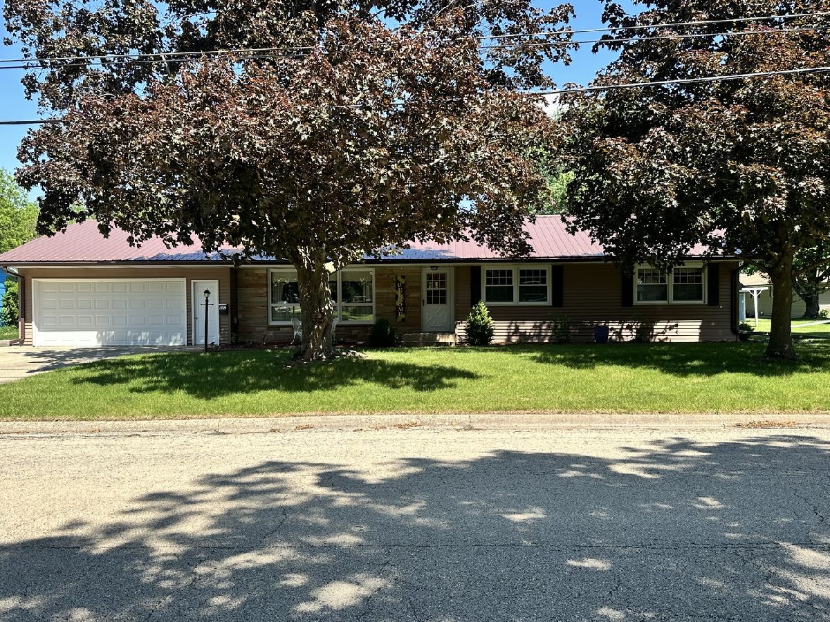  For Sale Morrison Illinois, 802 Glenwood Drive