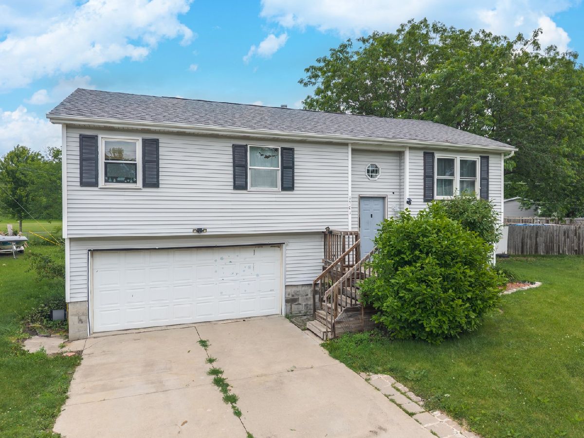  For Sale Pontiac Illinois, 1301 Indian Drive