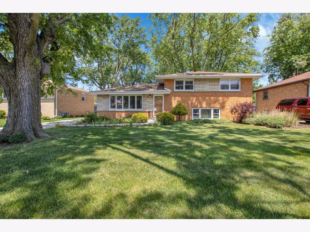  For Sale Bridgeview Illinois, 7924 74th Place