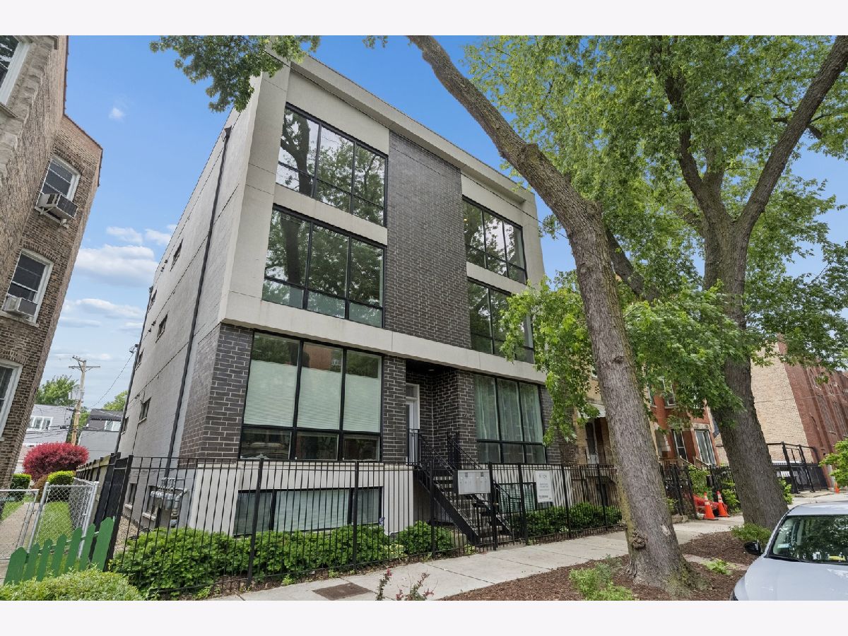 For Sale Chicago Illinois, 2733 Hirsch Street
