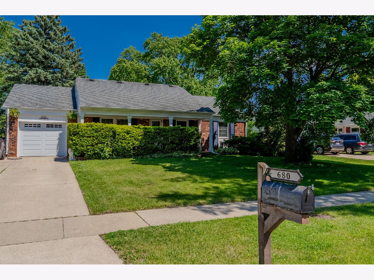 Homes For Sale Strathmore Buffalo Grove Illinois, 680 Indian Spring Lane