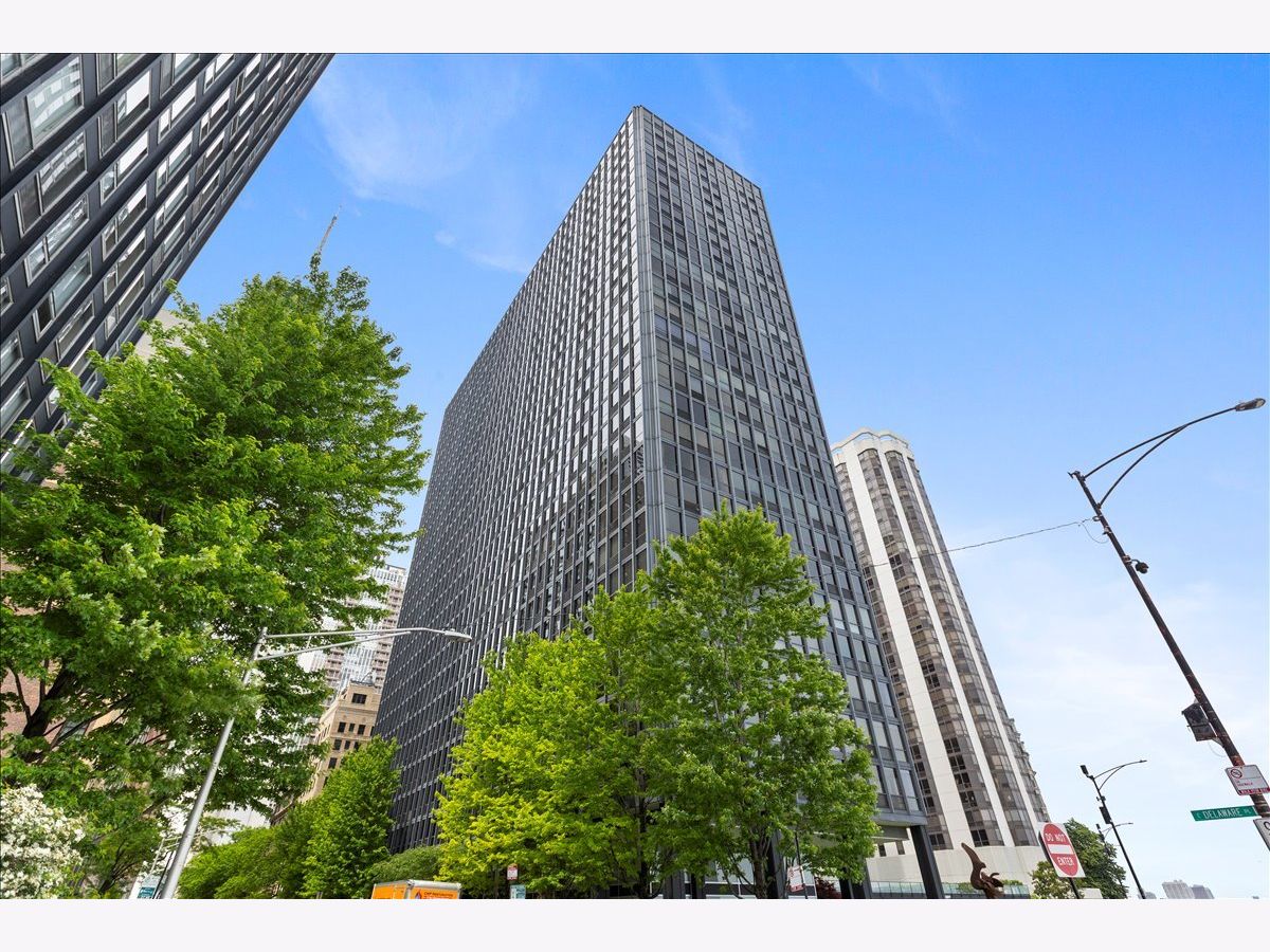  Rented Chicago Illinois, 900 Lake Shore