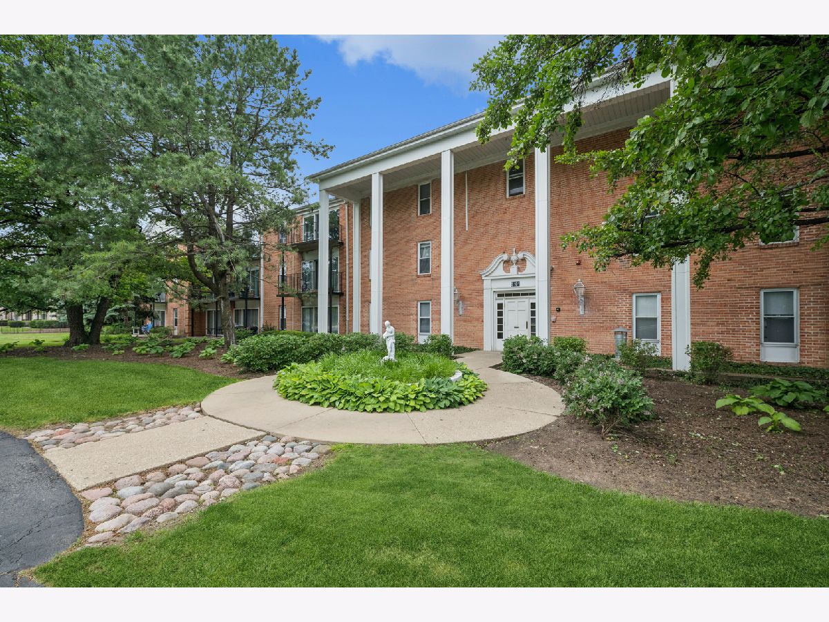  For Sale Rolling Meadows Illinois, 5101 Carriageway Drive