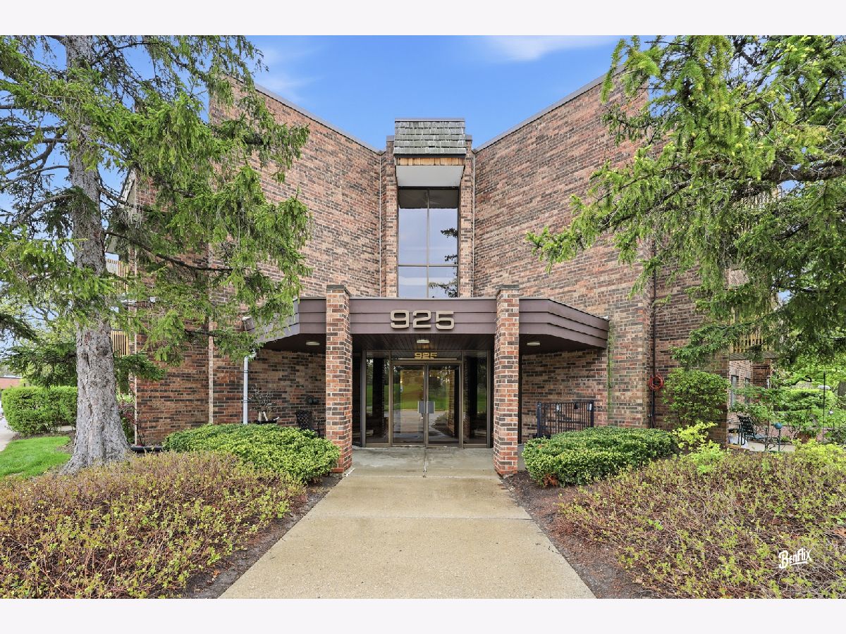  For Sale Northbrook Illinois, 925 Spring Hill Drive