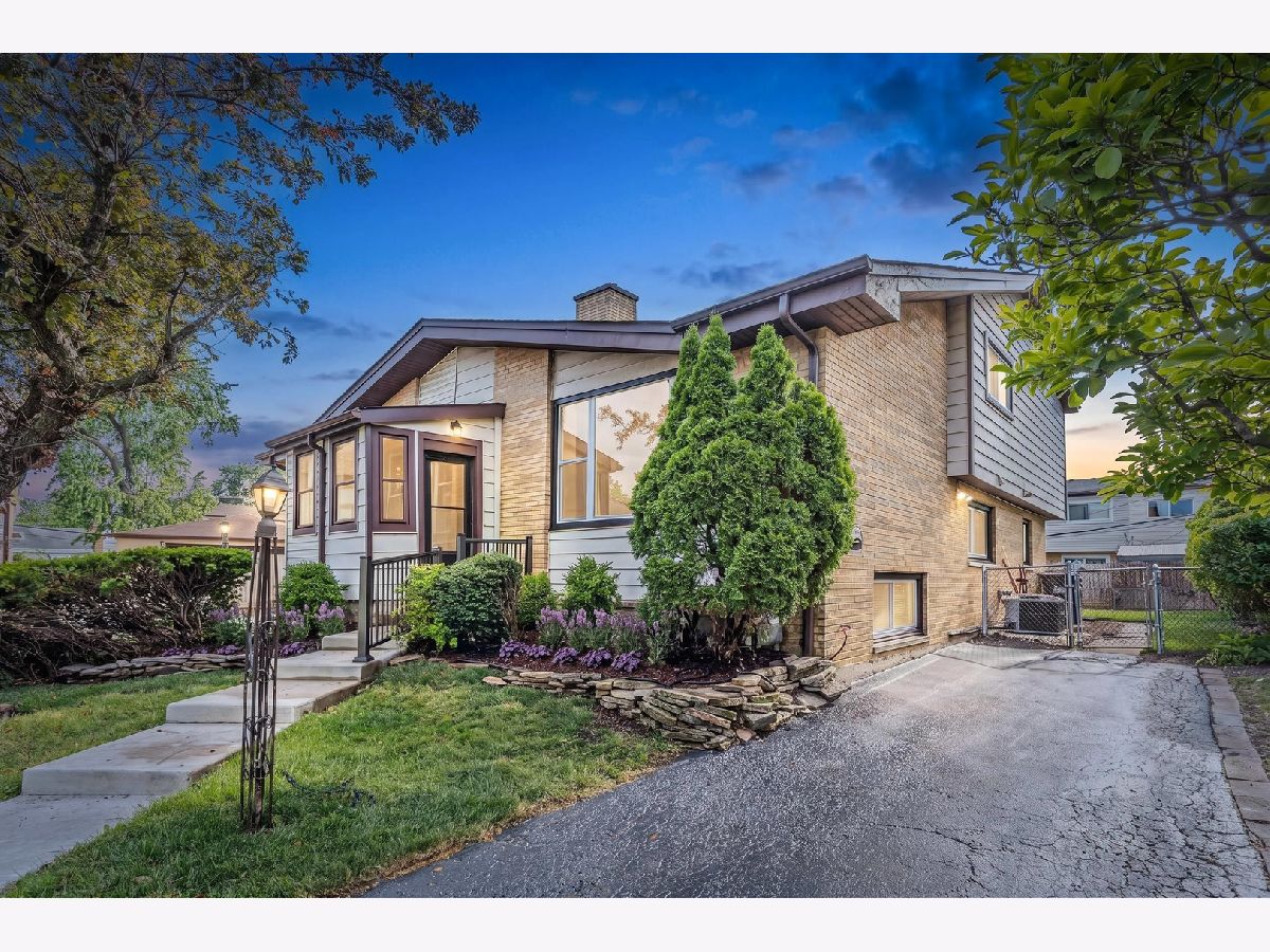 Townhomes & Condos & Homes For Sale Golf Mill Des Plaines Illinois, 9272 Home Terrace