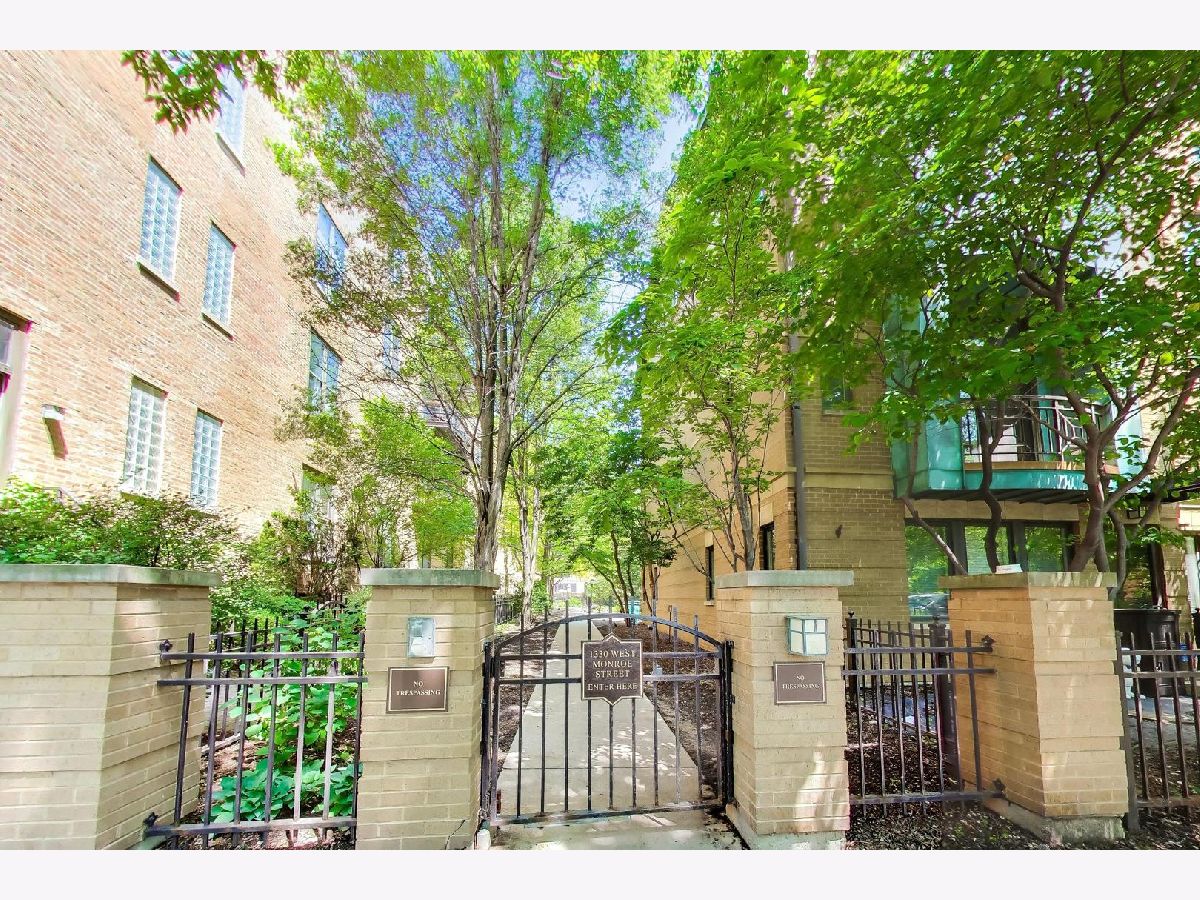  For Sale Chicago Illinois, 1330 Monroe Street
