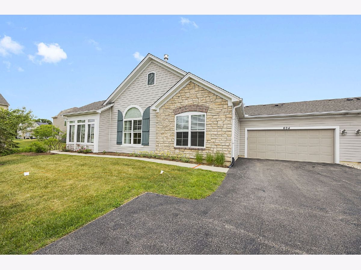  For Sale Woodstock Illinois, 604 Handel Lane