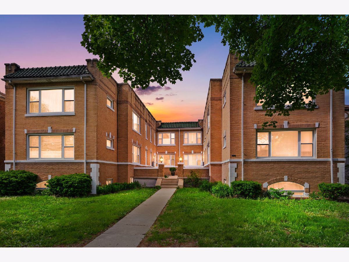 Condos & Townhomes & Homes For Sale Jefferson Court Townhomes Chicago Illinois, 5418 Windsor Street