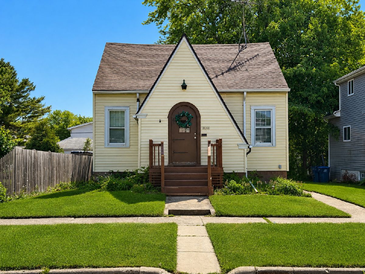  For Sale North Chicago Illinois, 1141 Victoria Avenue