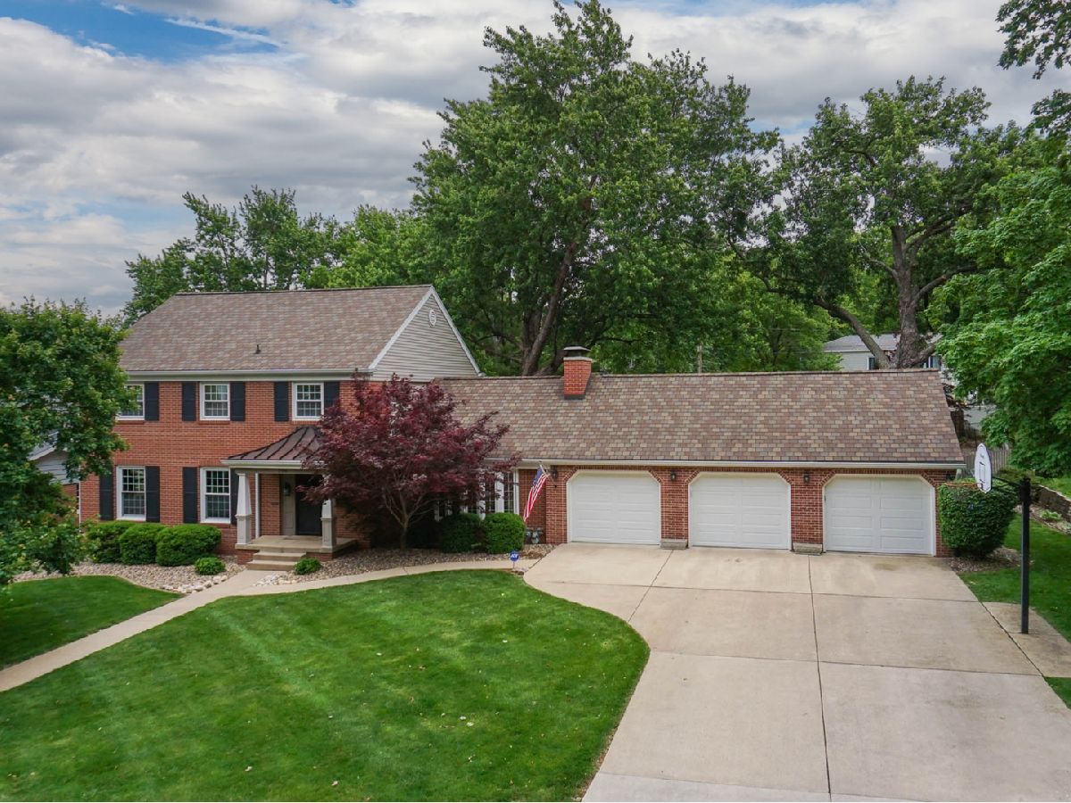 Homes & Condos & Townhomes For Sale Fleetwood Bloomington Illinois, 206 Fleetwood Drive