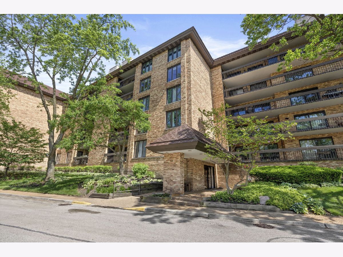 For Sale Northbrook Illinois, 1671 Mission Hills Road