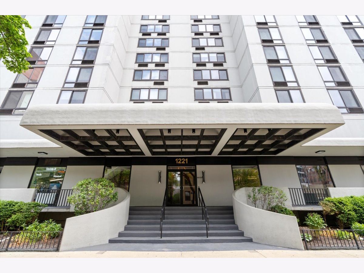  For Sale Chicago Illinois, 1221 Dearborn Street