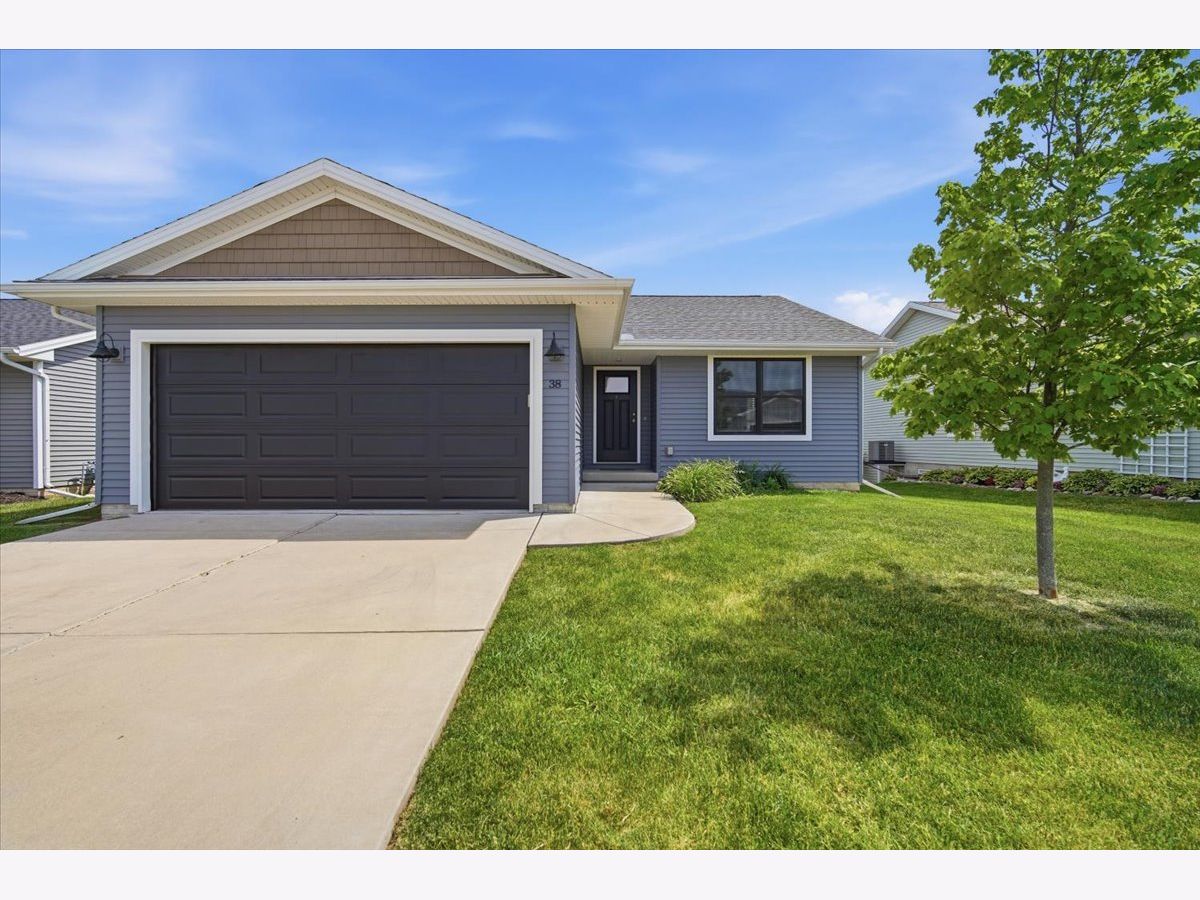 Homes & Condos & Townhomes For Sale Fox Creek Village Bloomington Illinois, 38 Winding Way