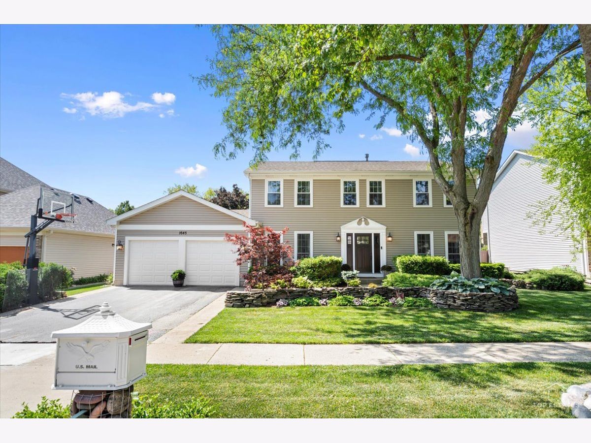 Homes & Townhomes For Sale Cambridge Country Mundelein Illinois, 1645 Blackburn Drive