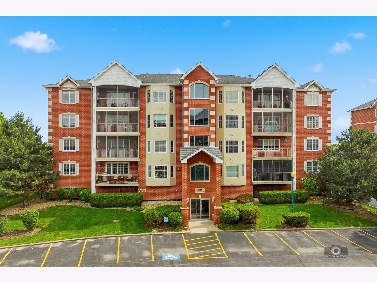 Condominiums For Sale Brookside Place Tinley Park Illinois, 7927 Trinity Circle