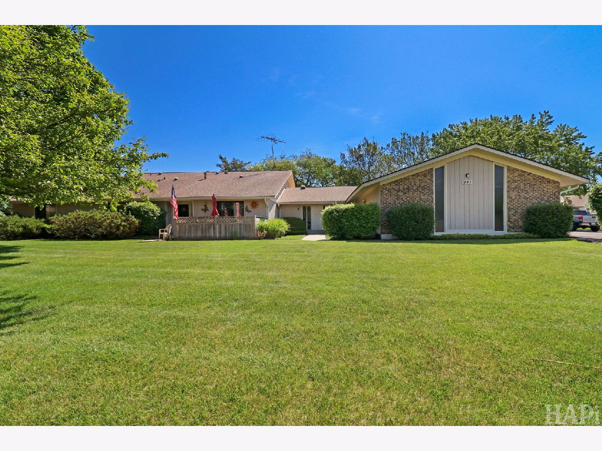 Homes & Condominiums For Sale Whispering Oaks Mchenry Illinois, 941 Wiltshire Drive