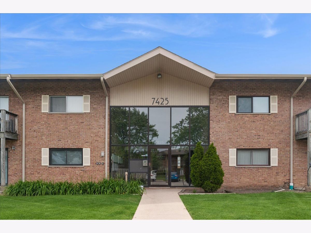 Condominiums For Sale Brookdale At Darien Condominiums Darien Illinois, 7425 Brookdale Drive