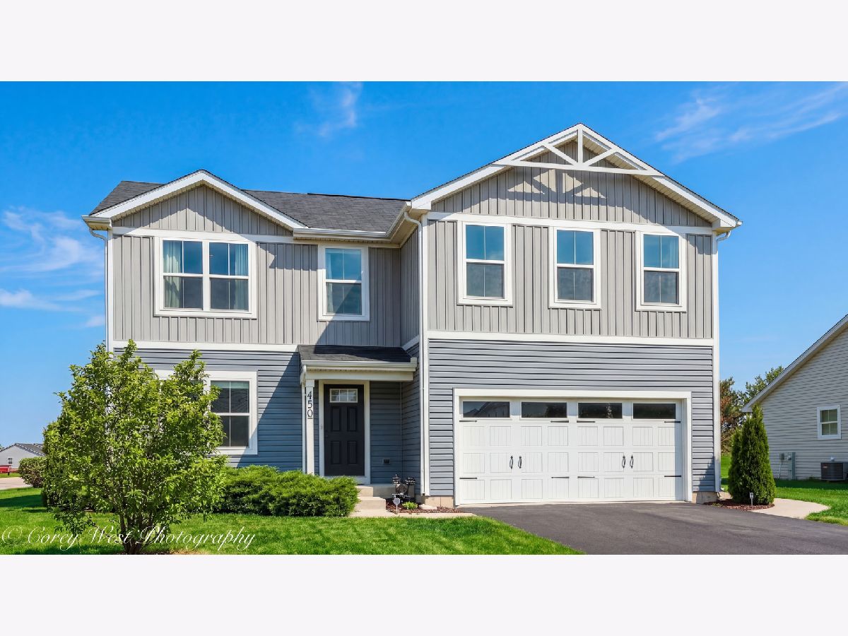  For Sale Hampshire Illinois, 450 Cardinal Way