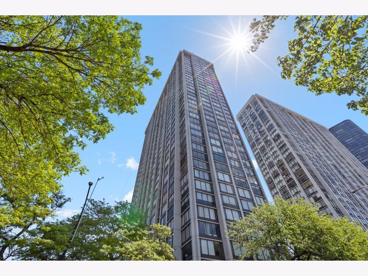 Condominiums For Sale Edgewater Plaza Chicago Illinois, 5455 Sheridan Road