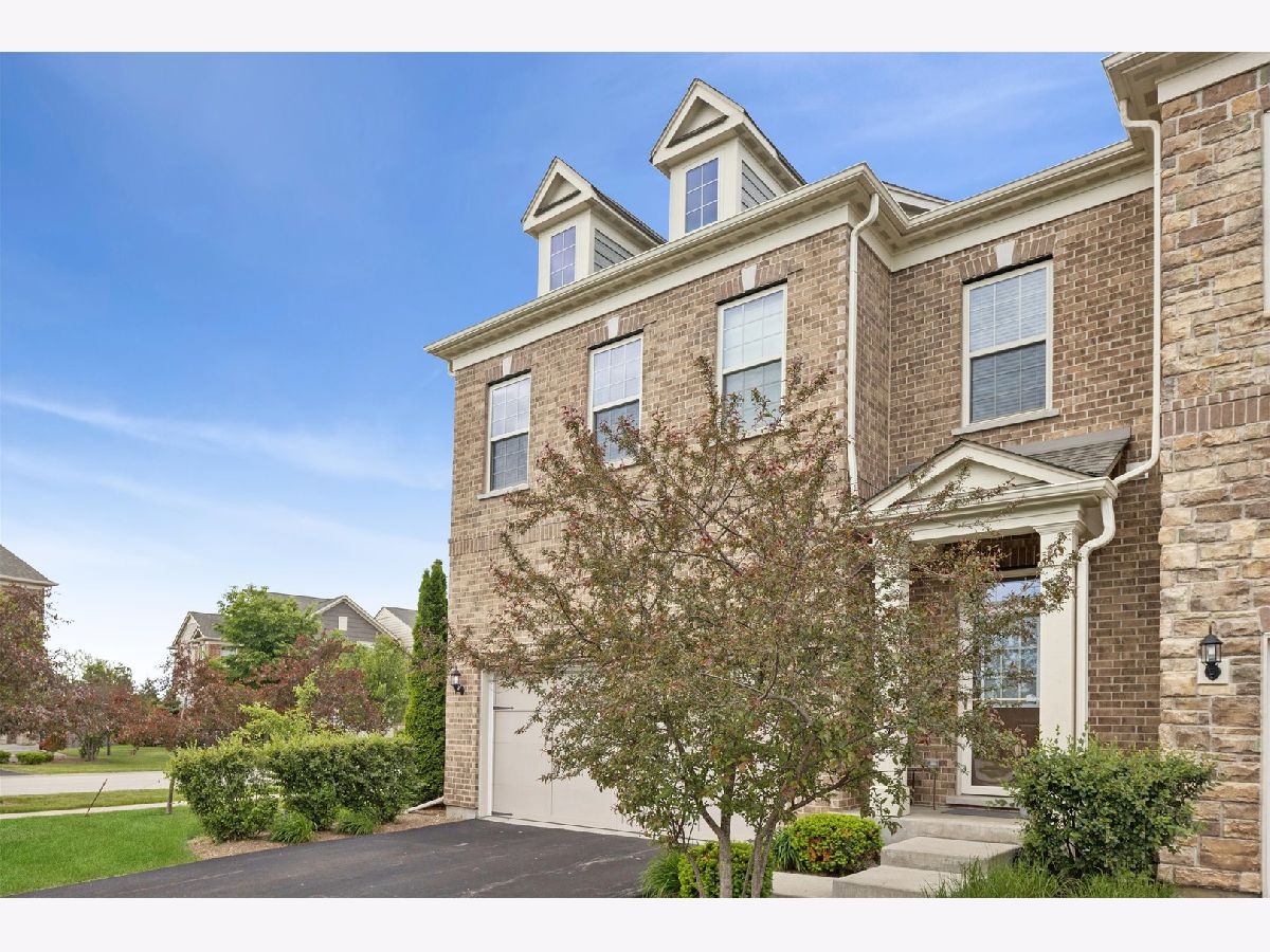  For Sale Lincolnshire Illinois, 402 Highcroft Way