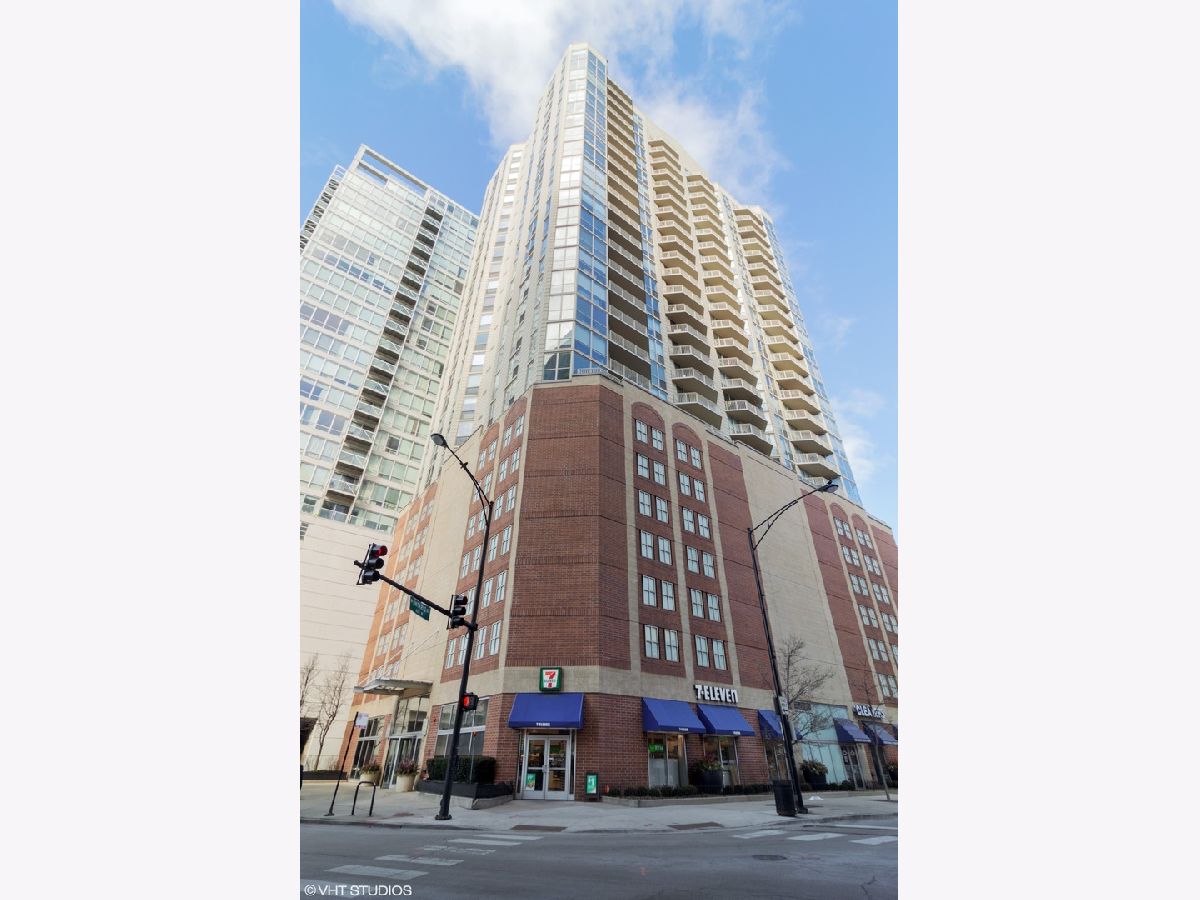 Condominiums For Sale Admirals Pointe Chicago Illinois, 645 Kingsbury Street