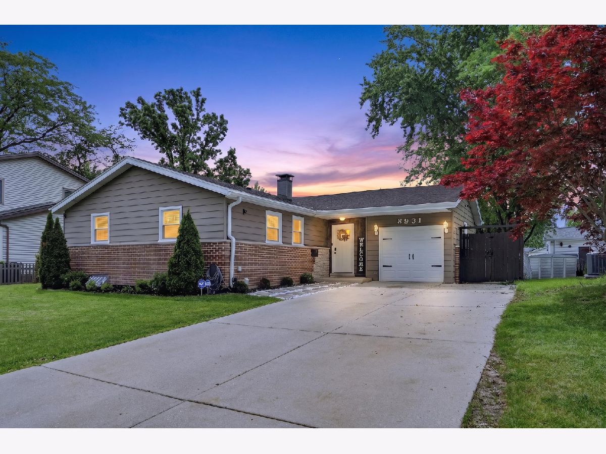  For Sale Hickory Hills Illinois, 8931 Sandra Lane