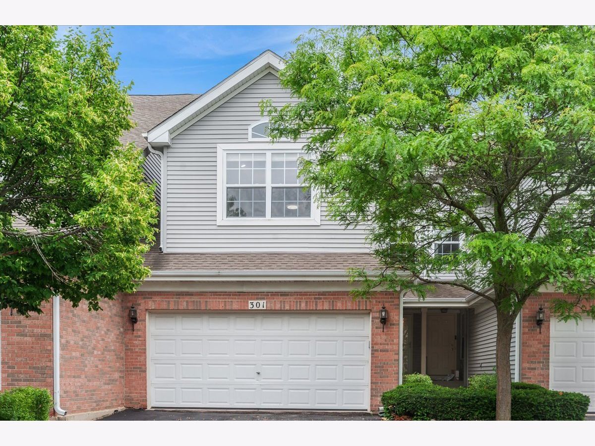  For Sale Schaumburg Illinois, 301 Lucille Lane