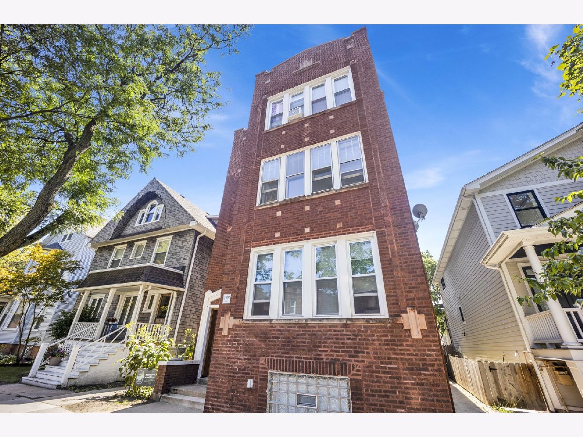  Rented Chicago Illinois, 2107 Eastwood