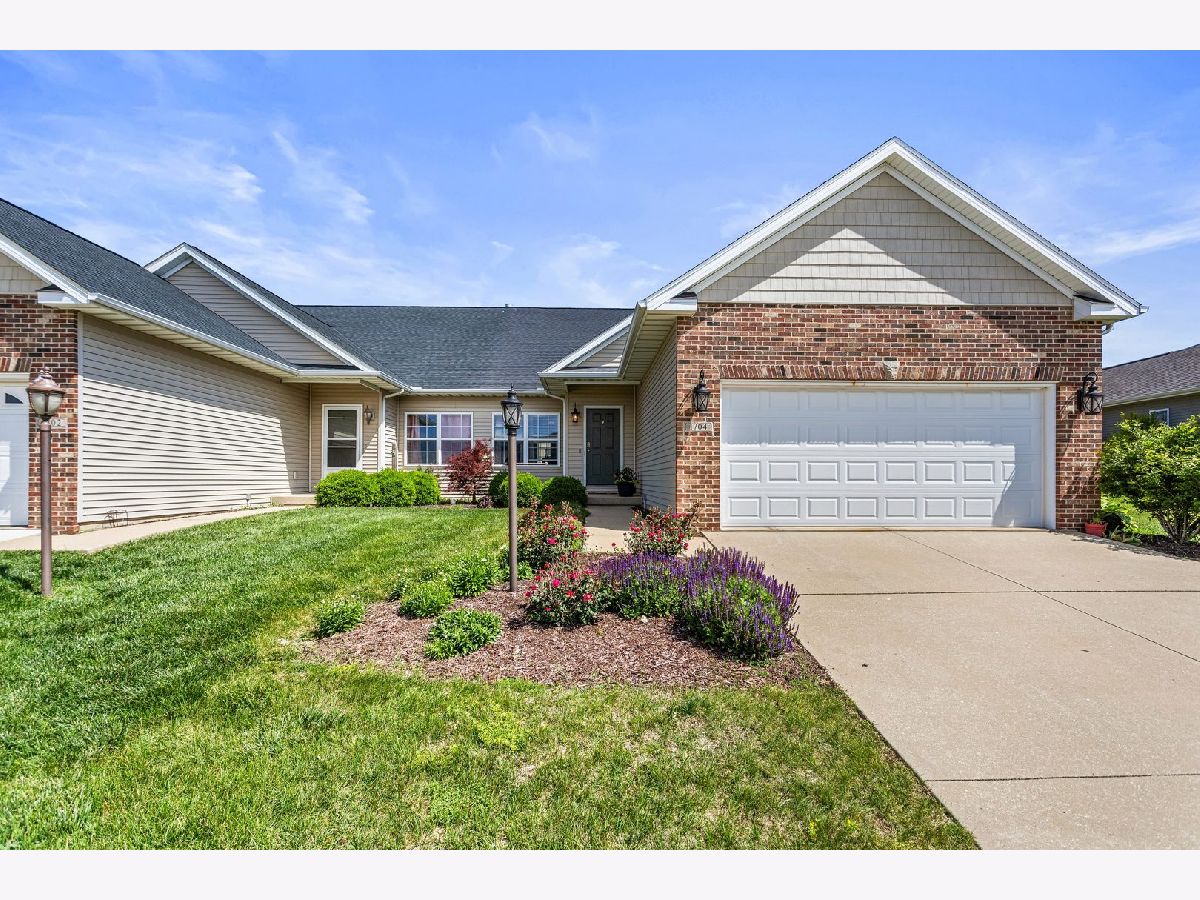  For Sale Mahomet Illinois, 1704 Timber Wolf Lane