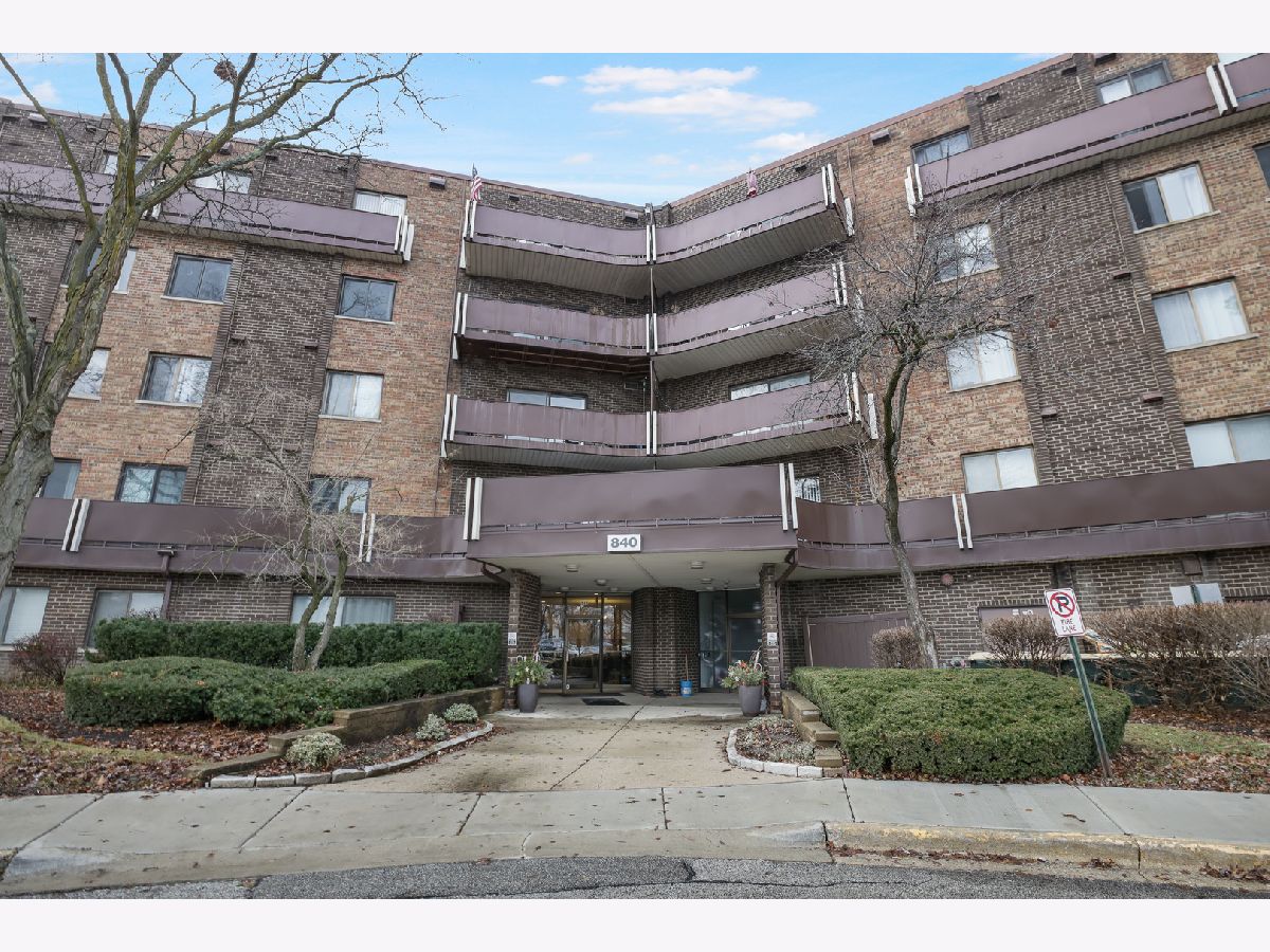 Condominiums For Sale Village On The Lake Elk Grove Village Illinois, 840 Wellington Avenue
