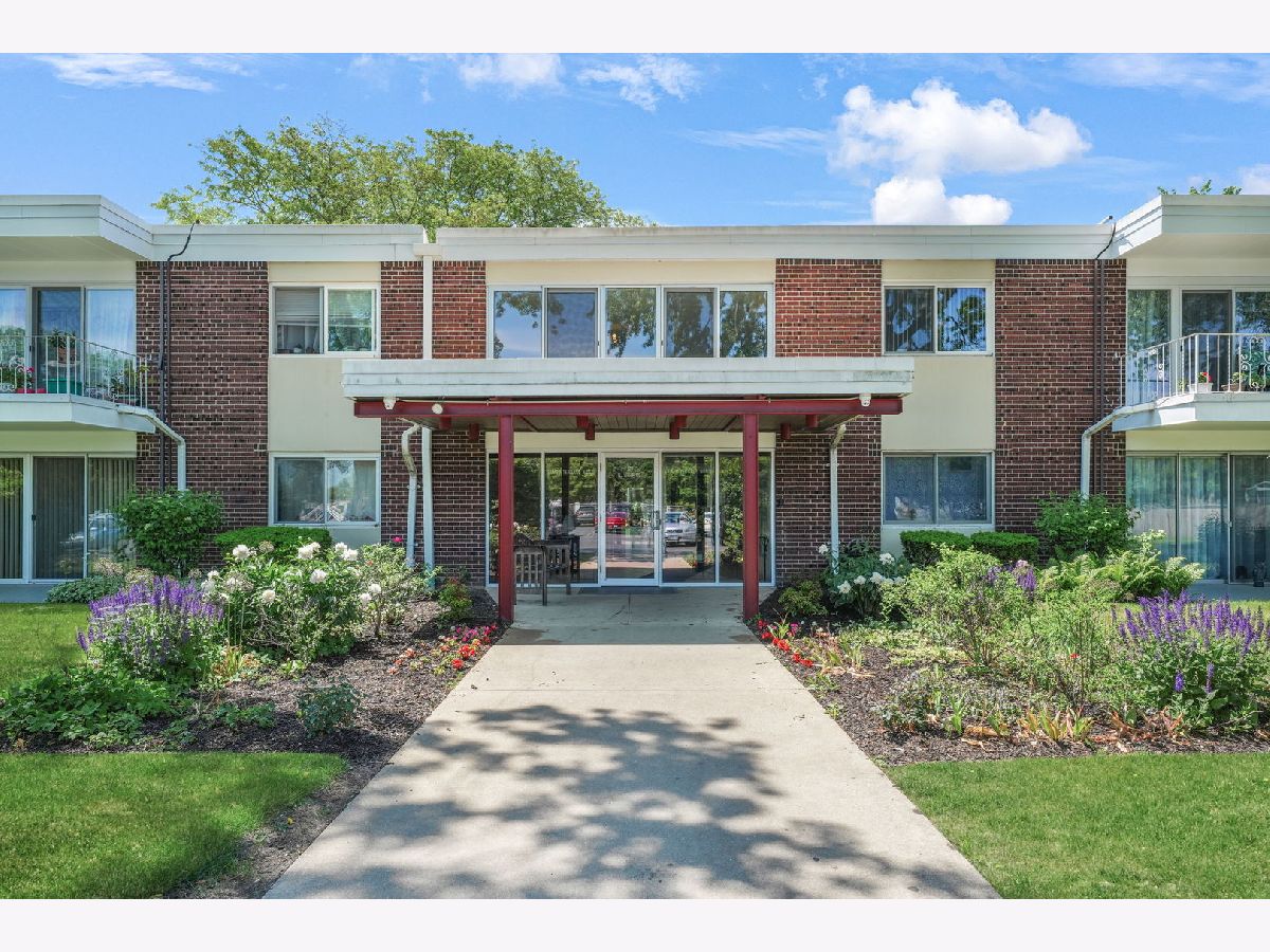  For Sale Wheeling Illinois, 127 Wolf Road