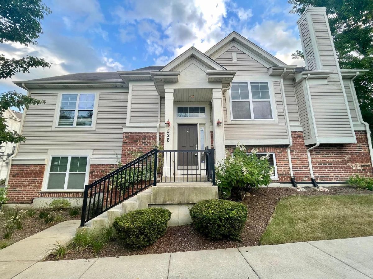 Townhomes & Condos For Rent The Plaza On New York Aurora Illinois, 526 Grosvenor