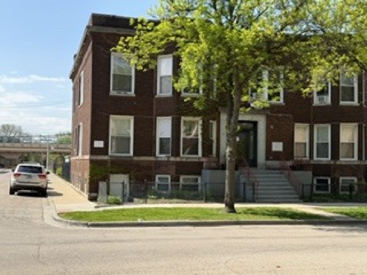  For Sale Chicago Illinois, 2833 Walnut Street