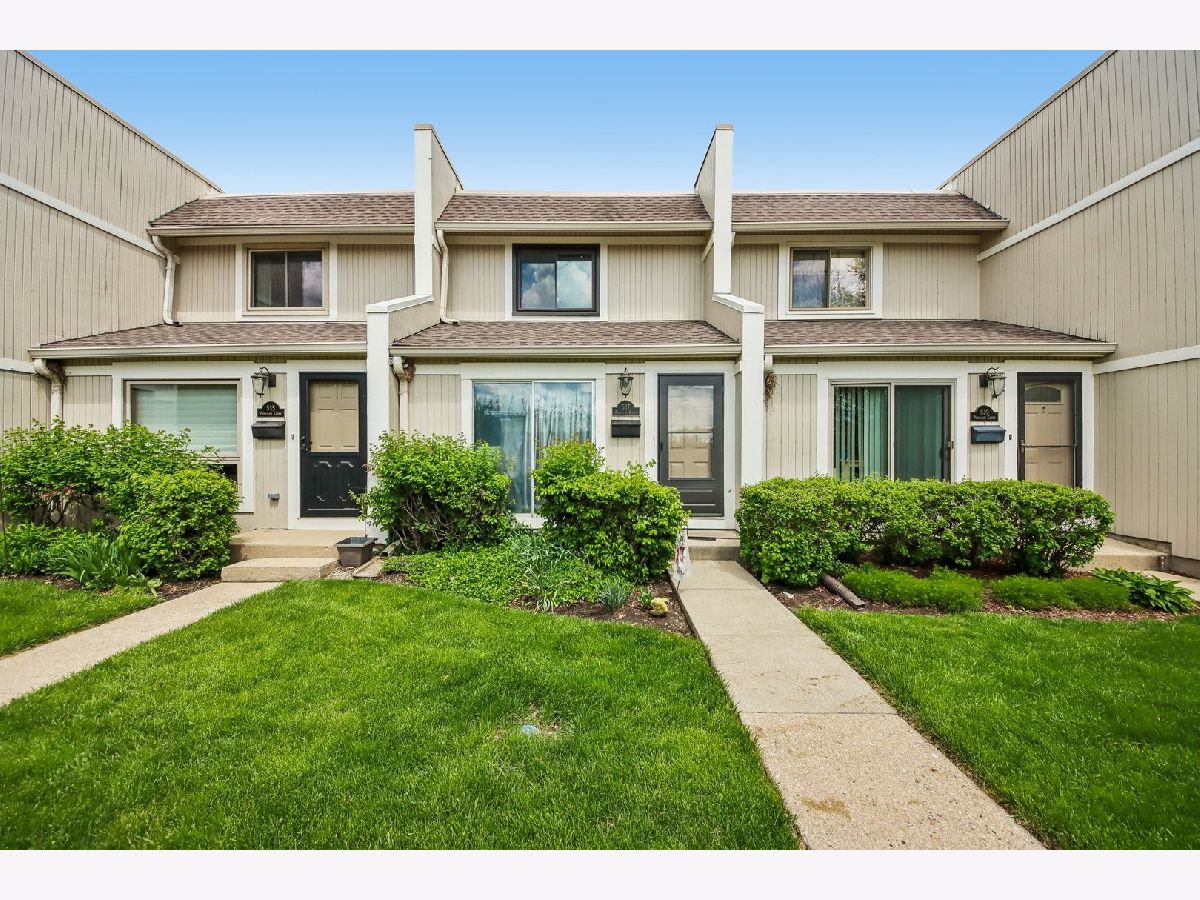 Townhomes For Sale Quail Creek Grayslake Illinois, 537 Pheasant Court