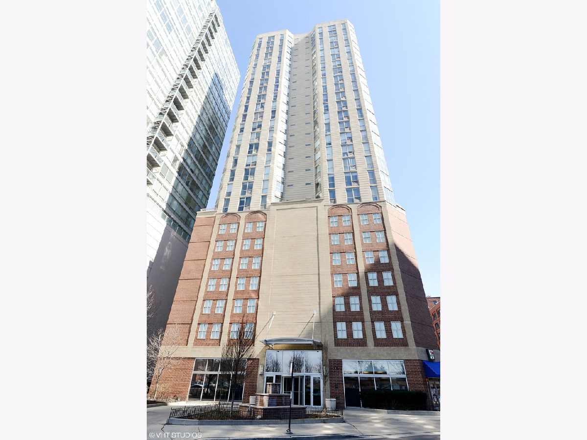Condominiums For Rent Admirals Pointe Chicago Illinois, 645 Kingsbury