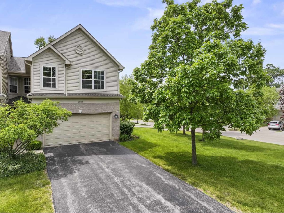 Townhomes & Condos For Sale Cobblestone Woods Crystal Lake Illinois, 2822 Granite Court