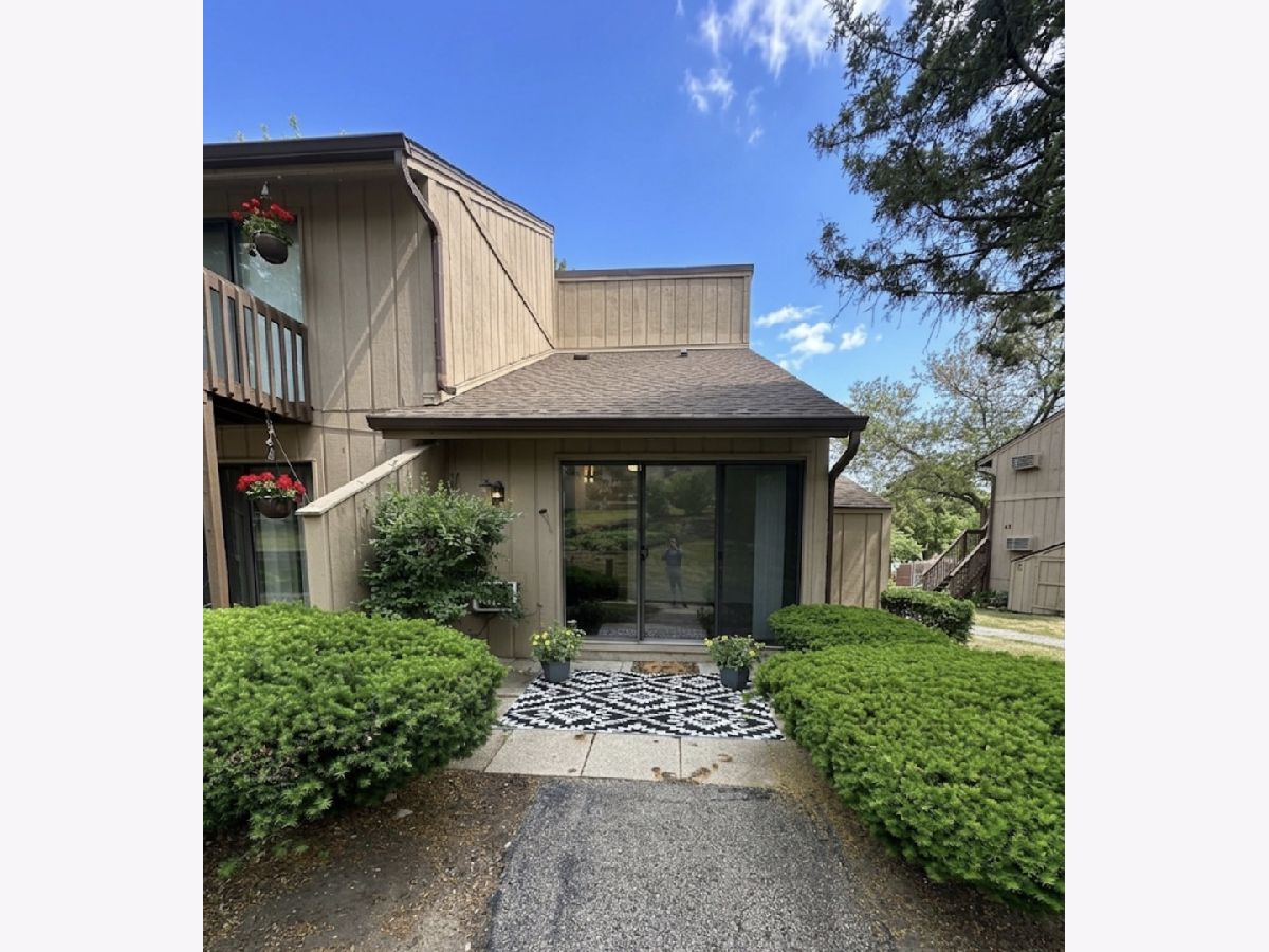 Condos & Townhomes For Sale Vacation Village Fox Lake Illinois, 44 Nassau Colony